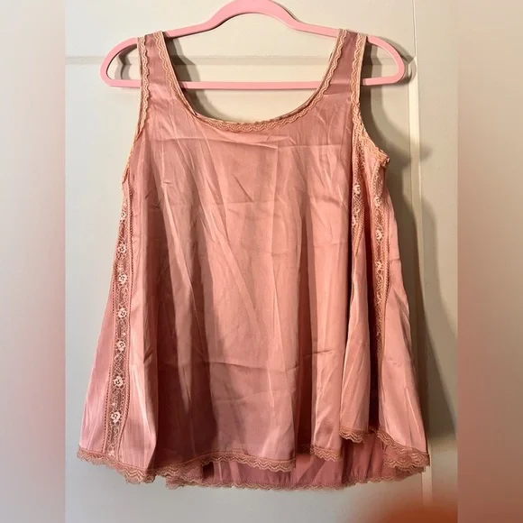 POL Pink lace Embellished Sleeveless Tank Top NWOT has small deodorant markings - Picture 1 of 7